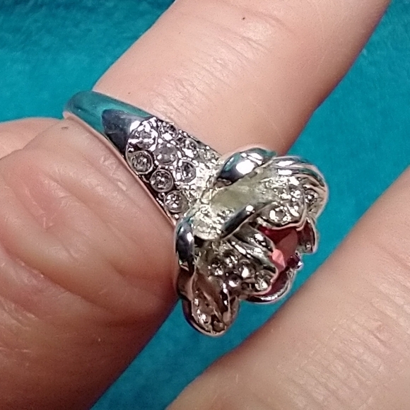 Silvertone pinkish reddish stone ring crystal flower floral rose valentine - Picture 6 of 6